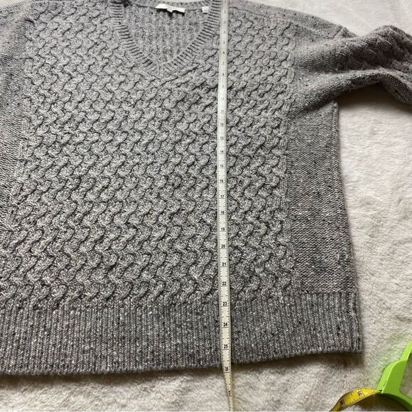 Vince Gray Knit Mini Cable V Neck Long Sleeve Sweater Size Small - Picture 10 of 11